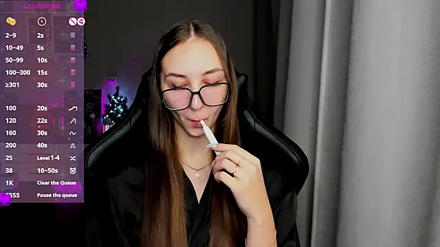 Snapshot of Sm0ly chatting on 01/11/25, 01:48 Sm0ly online show from 01/11/25, 01:48