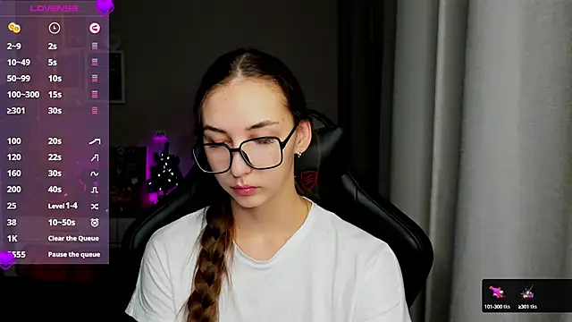 Snapshot of Sm0ly chatting on 01/23/25, 02:33 Sm0ly online show from 01/23/25, 02:33