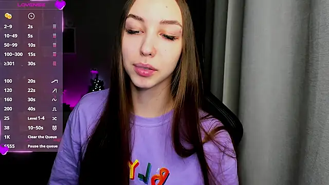 Snapshot of Sm0ly chatting on 03/18/25, 02:15 Sm0ly online show from 03/18/25, 02:15