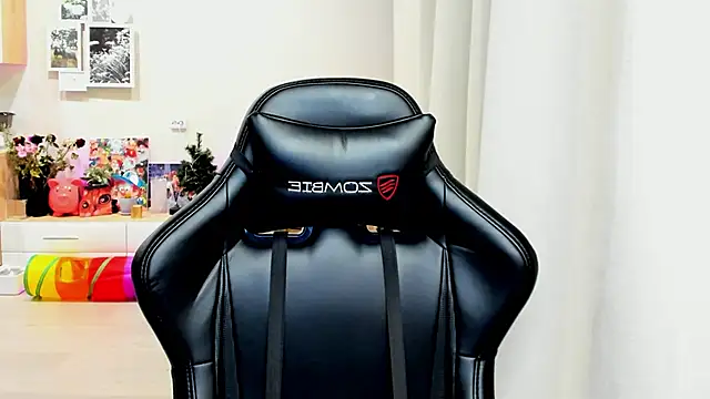 Snapshot of Sm0ly chatting on 10/23/25, 01:27 Sm0ly online show from 10/23/25, 01:27