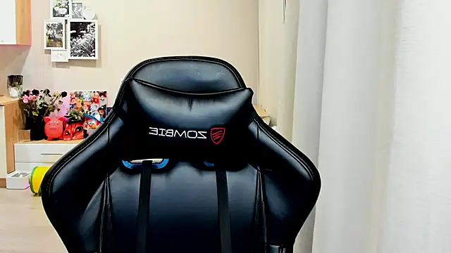 Snapshot of Sm0ly chatting on 10/24/25, 01:46 Sm0ly online show from 10/24/25, 01:46