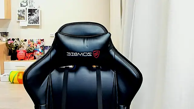 Snapshot of Sm0ly chatting on 10/25/25, 01:35 Sm0ly online show from 10/25/25, 01:35