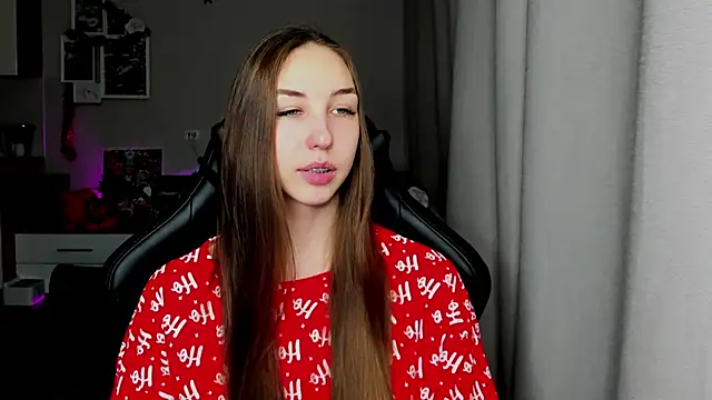 Snapshot of Sm0ly chatting on 01/13/26, 02:50 Sm0ly online show from 01/13/26, 02:50