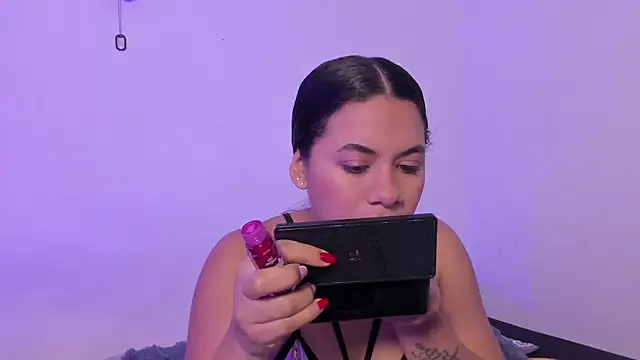 crystalvazquez online show from 11/07/25, 12:49