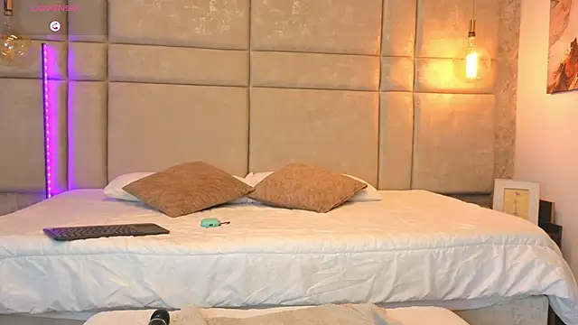 AlessiaLondon online show from 10/08/25, 03:59