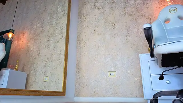 AlessiaLondon online show from 11/08/25, 02:56