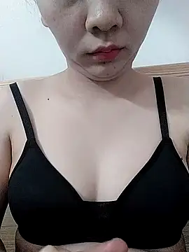 Snapshot of Girlladyxxx chatting on 09/10/25, 05:29 Girlladyxxx online show from 09/10/25, 05:29