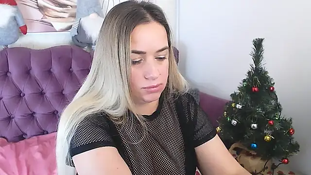 Snapshot of MilenaMiler_X chatting on 01/06/25, 02:47 MilenaMiler X online show from 01/06/25, 02:47