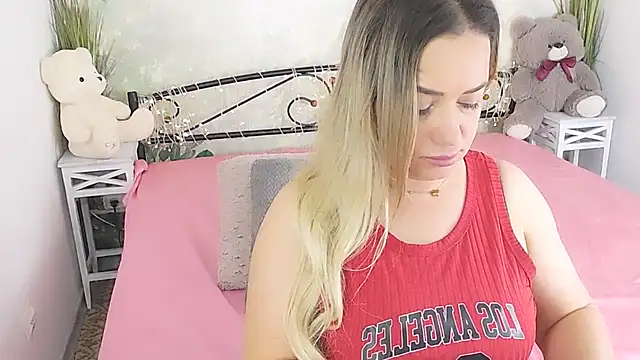 Snapshot of MilenaMiler_X chatting on 02/27/25, 12:10 MilenaMiler X online show from 02/27/25, 12:10