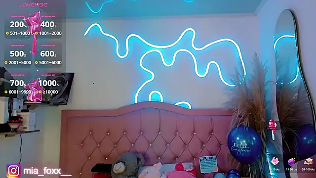 Mia foxx  online show from 10/26/25, 10:04