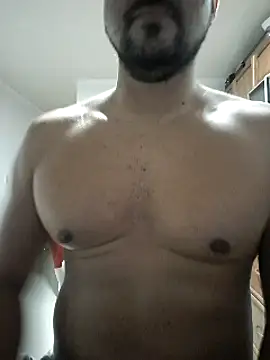 Snapshot of LatinMar chatting on 12/16/24, 02:05 LatinMar online show from 12/16/24, 02:05