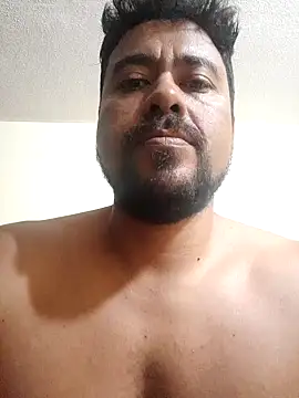 Snapshot of LatinMar chatting on 01/03/25, 10:51 LatinMar online show from 01/03/25, 10:51