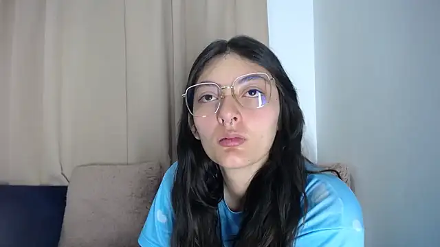 lessliee22  online show from 04/11/26, 07:24