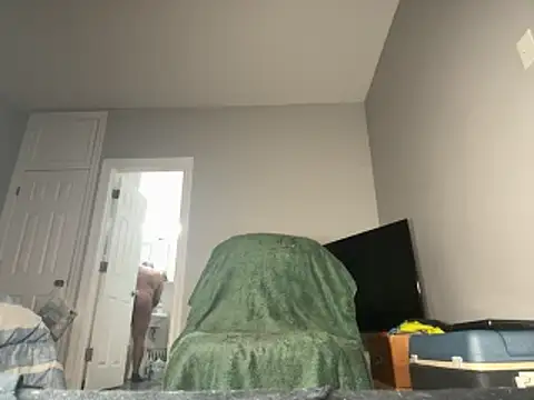 ChiRaqb8 online show from 11/04/25, 01:16