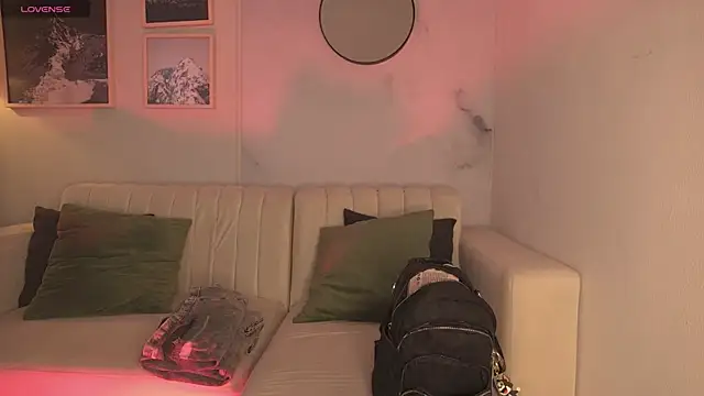 lara madisson online show from 10/24/25, 06:10