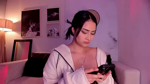 Snapshot of lara_madisson chatting on 03/02/26, 04:47 lara madisson online show from 03/02/26, 04:47