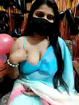 Snapshot of Hotty-simran chatting on 02/11/25, 10:26 Hotty-simran online show from 02/11/25, 10:26