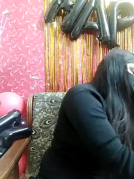 Snapshot of Hotty-simran chatting on 02/15/25, 04:36 Hotty-simran online show from 02/15/25, 04:36