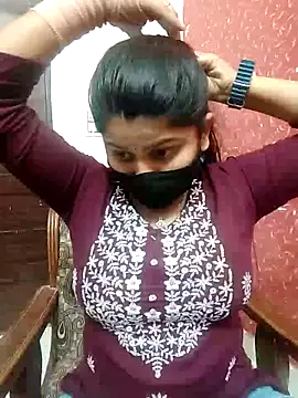 Snapshot of Hotty-simran chatting on 03/06/25, 08:30 Hotty-simran online show from 03/06/25, 08:30