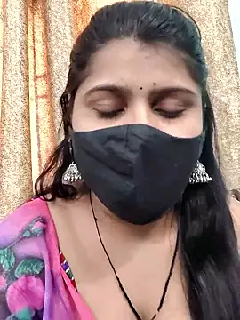 Snapshot of Hotty-simran chatting on 10/18/25, 04:37 Hotty-simran online show from 10/18/25, 04:37