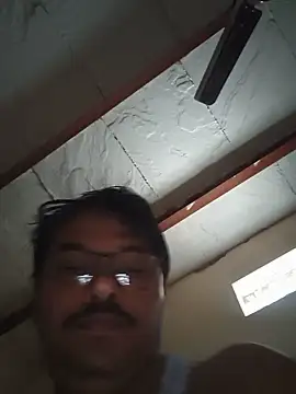 Snapshot of Srmotrs chatting on 06/08/26, 12:58 Srmotrs online show from 06/08/26, 12:58