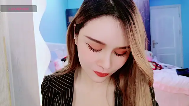 HU131452 online show from 12/10/24, 08:16