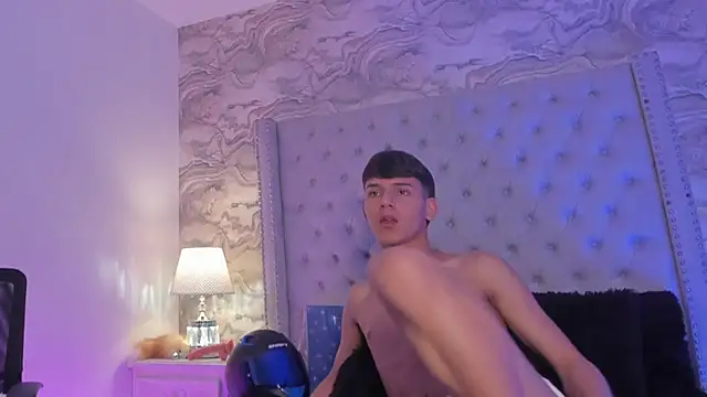 Snapshot of Kev_jenner chatting on 12/27/24, 10:37 Kev jenner online show from 12/27/24, 10:37