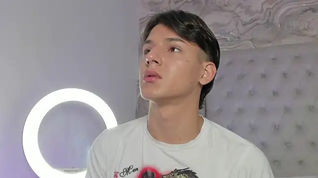 Snapshot of Kev_jenner chatting on 09/13/25, 07:46 Kev jenner online show from 09/13/25, 07:46