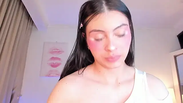 Snapshot of halseycox___ chatting on 05/18/26, 05:35 halseycox online show from 05/18/26, 05:35