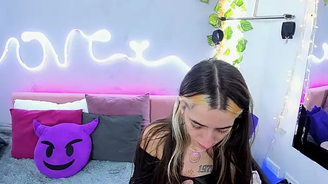 YouliteSllut2 online show from 03/05/25, 08:10