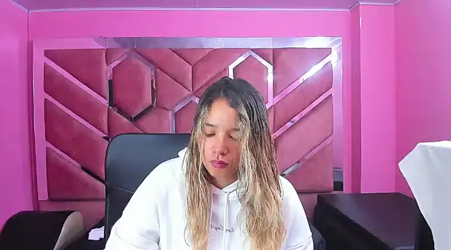 Olivia Fox69 online show from 02/05/25, 03:34