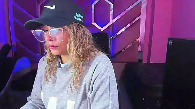 Olivia Fox69 online show from 02/18/25, 02:27