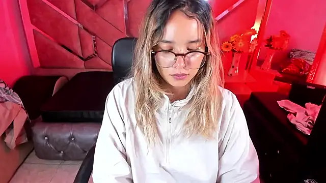 Olivia Fox69 online show from 11/04/25, 03:27