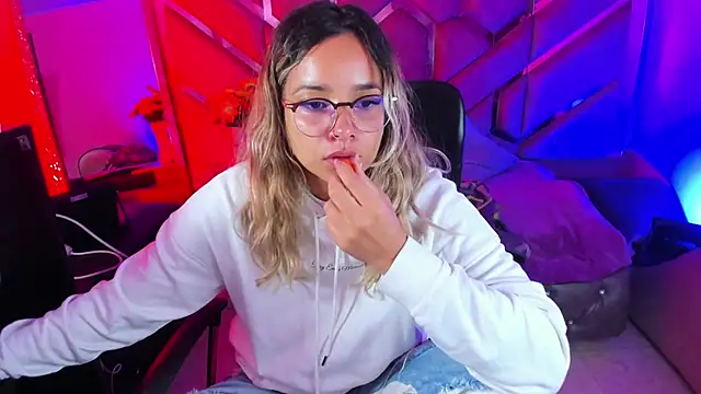 Olivia Fox69 online show from 11/29/25, 03:42