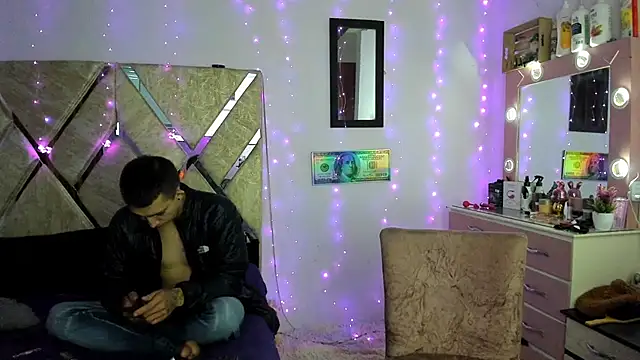 parejacaliente20154 online show from 11/27/25, 09:00