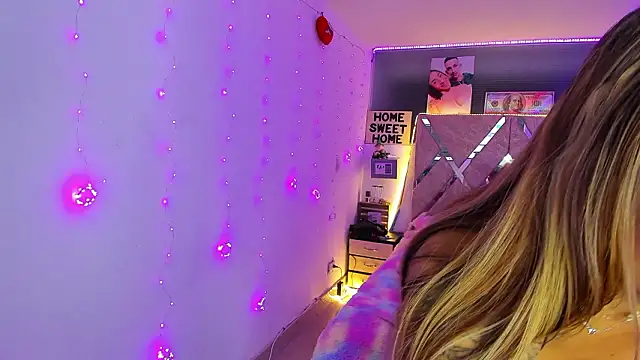 parejacaliente20154 online show from 03/05/26, 01:34