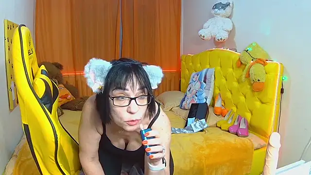 Snapshot of SandraHormas chatting on 02/06/25, 05:09 SandraHormas online show from 02/06/25, 05:09