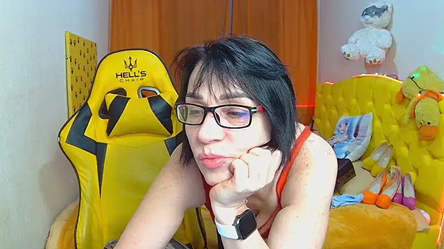 Snapshot of SandraHormas chatting on 02/14/25, 05:14 SandraHormas online show from 02/14/25, 05:14