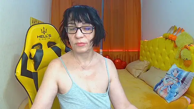 Snapshot of SandraHormas chatting on 02/21/25, 01:55 SandraHormas online show from 02/21/25, 01:55