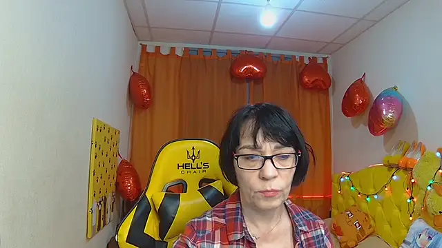 Snapshot of SandraHormas chatting on 03/11/25, 01:56 SandraHormas online show from 03/11/25, 01:56