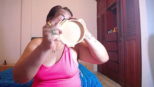 sofiamature01 online show from 09/28/25, 06:46