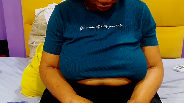 YELLOWBUSTYMELLONS online show from 10/02/25, 05:14