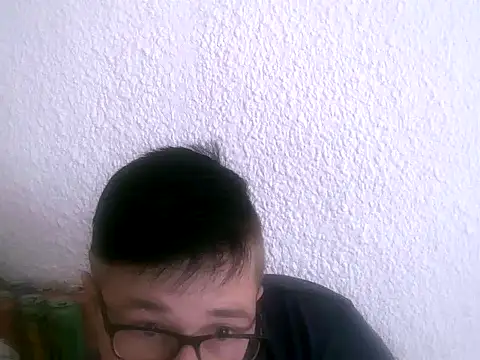 Snapshot of bisexualboy05 chatting on 09/19/25, 10:16 bisexualboy05 online show from 09/19/25, 10:16