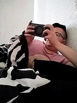 Snapshot of bisexualboy05 chatting on 09/20/25, 07:42 bisexualboy05 online show from 09/20/25, 07:42