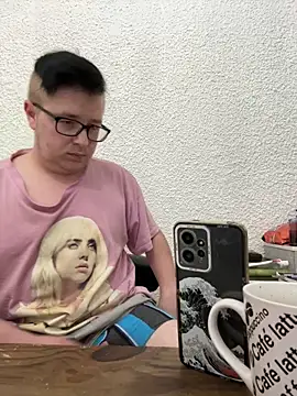 Snapshot of bisexualboy05 chatting on 09/25/25, 08:23 bisexualboy05 online show from 09/25/25, 08:23