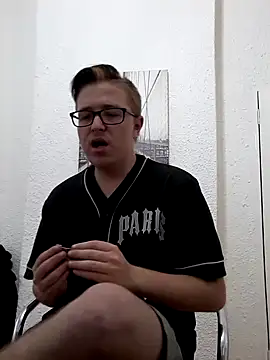 Snapshot of bisexualboy05 chatting on 11/01/25, 03:36 bisexualboy05 online show from 11/01/25, 03:36