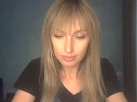 Snapshot of EffectMaya chatting on 05/28/26, 02:25 EffectMaya online show from 05/28/26, 02:25