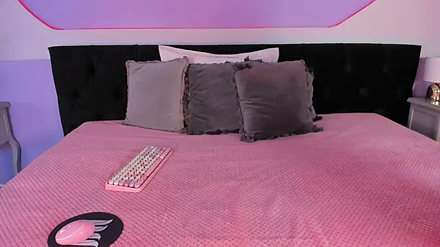 Julieta Cortes   online show from 12/02/25, 12:21