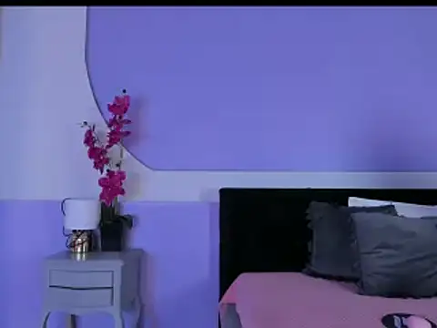 Julieta Cortes   online show from 12/04/25, 12:25