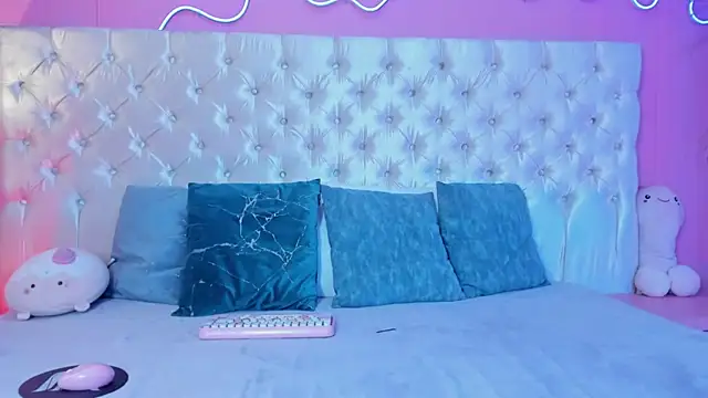 Julieta Cortes   online show from 12/16/25, 12:10